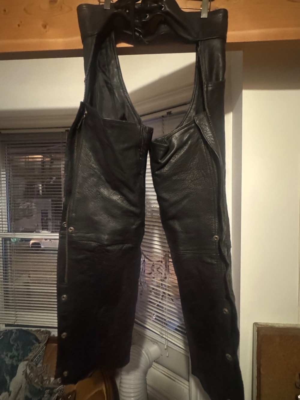 Heavy-Duty Genuine Leather Chaps – Motorcycle / Riding - Picture 2 of 3